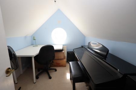 Dressing room off be