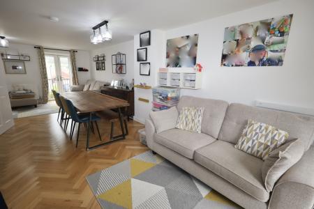 Through to dining ar