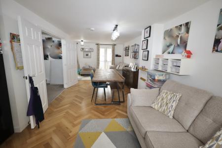 Through to dining ar