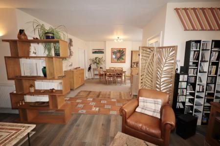 Sitting room through