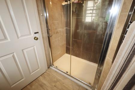 Ensuite to bedroom o