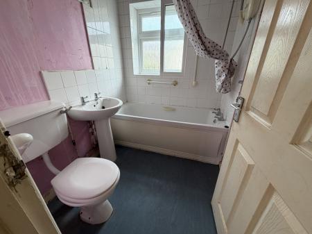 Ground floor bathroo