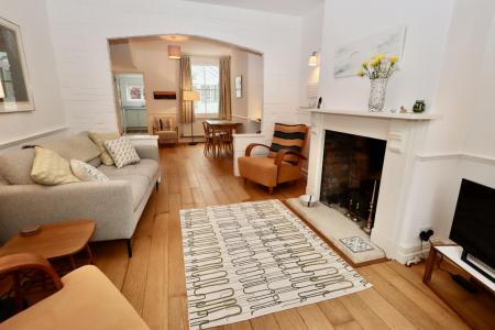 Sitting room to dini