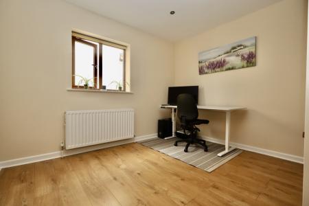 Bedroom 3/study