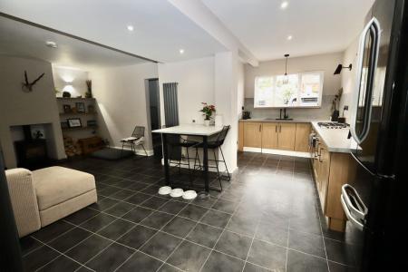 Kitchen and family r