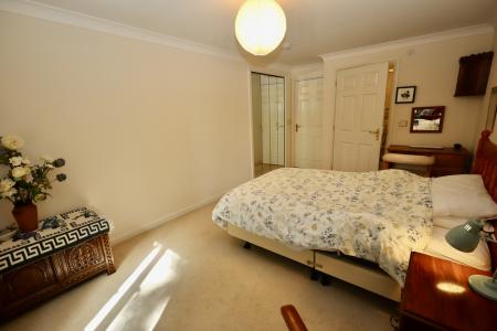 Bedroom 1 with en su