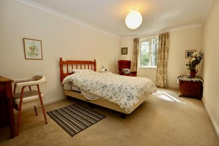 Bedroom 1 with en su