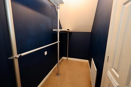 Walk-in wardrobe to