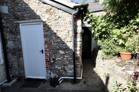 Utility room and gar