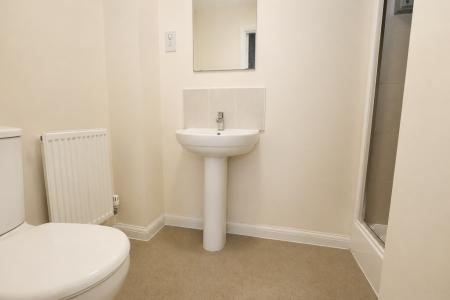 En suite to bedroom
