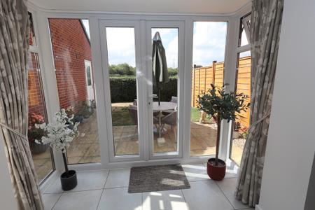 Feature bay window t