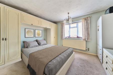 1321186-12-686ed4a5d8211 staged.jpg