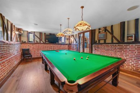 SNOOKER ROOM