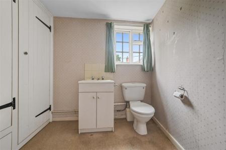 DRESSING ROOM/POTENTIAL EN-SUITE