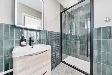 EN-SUITE TO BEDROOM ONE