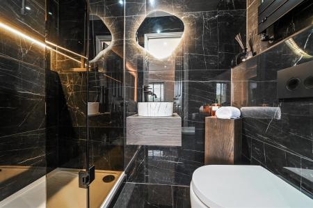 EN-SUITE TO BEDROOM ONE