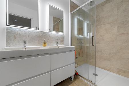 EN-SUITE TO BEDROOM ONE