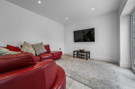 KITCHEN DINING FAMILY ROOM