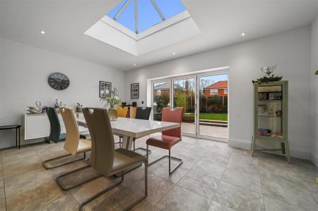 KITCHEN DINING FAMILY ROOM