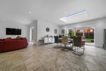 KITCHEN DINING FAMILY ROOM