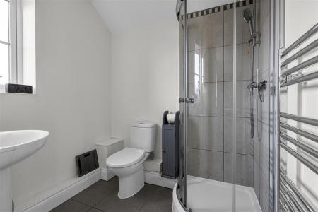EN-SUITE SHOWER ROOM