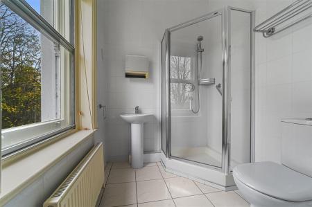 EN-SUITE SHOWER ROOM