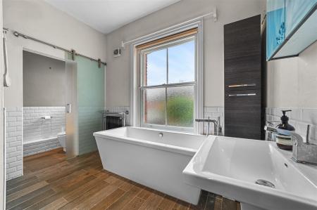 EN-SUITE TO BEDROOM ONE