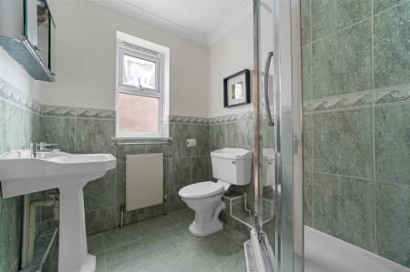 EN-SUITE TO BEDROOM ONE