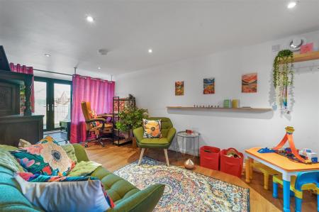 OFFICE/RECEPTION ROOM