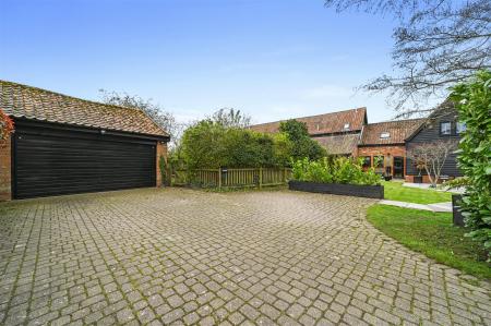 DOUBLE GARAGE & DRIVEWAY