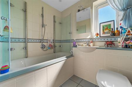 FAMILY BATHROOM