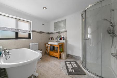 EN-SUITE TO BEDROOM ONE