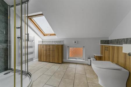 EN-SUITE TO BEDROOM ONE