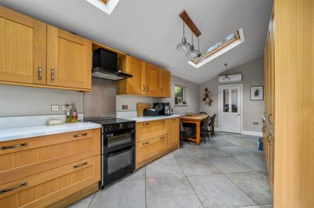 KITCHEN DINING ROOM