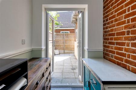 COURTYARD GARDEN