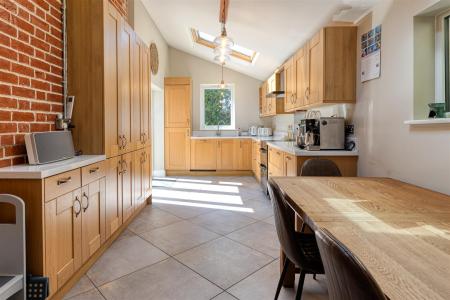 KITCHEN DINING ROOM