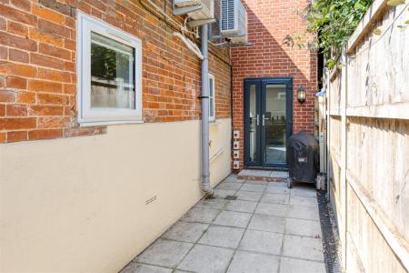 COURTYARD GARDEN