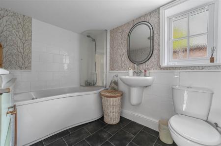 DOWNSTAIRS FAMILY BATHROOM