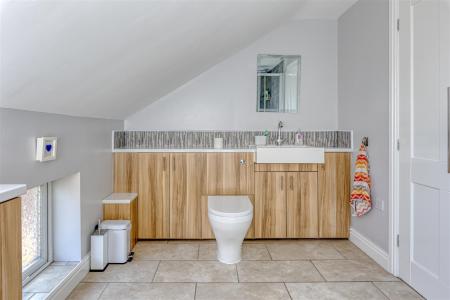 EN-SUITE TO BEDROOM ONE