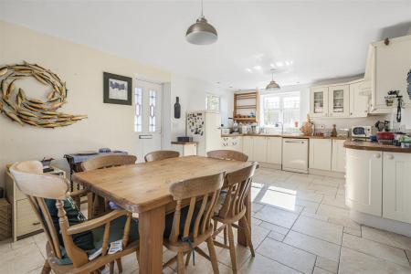 KITCHEN DINING ROOM