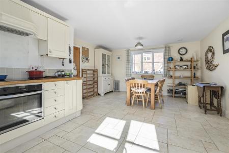 KITCHEN DINING ROOM