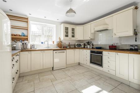 KITCHEN DINING ROOM