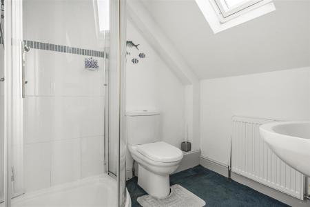 EN-SUITE SHOWER ROOM