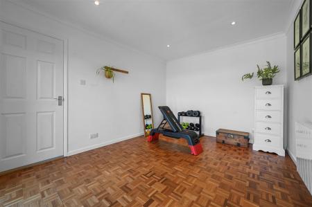 BEDROOM 4/CURRENT GYM