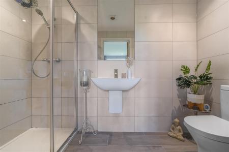 EN-SUITE TO BEDROOM ONE