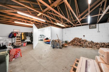 Garage/Workshop