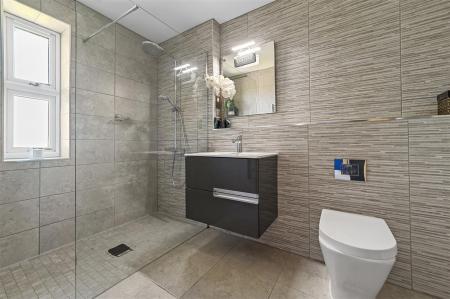 EN-SUITE TO BEDROOM ONE