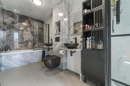 EN-SUITE BATHROOM TO BEDROOM TWO