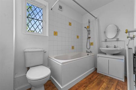 FAMILY BATHROOM