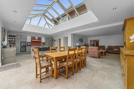 Kitchen/Dining